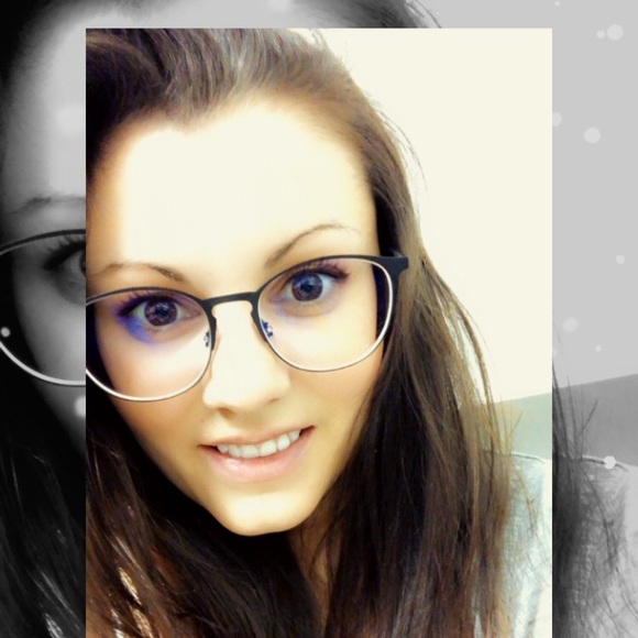 Meet your Posher, Lisa - Picture 1 of 1